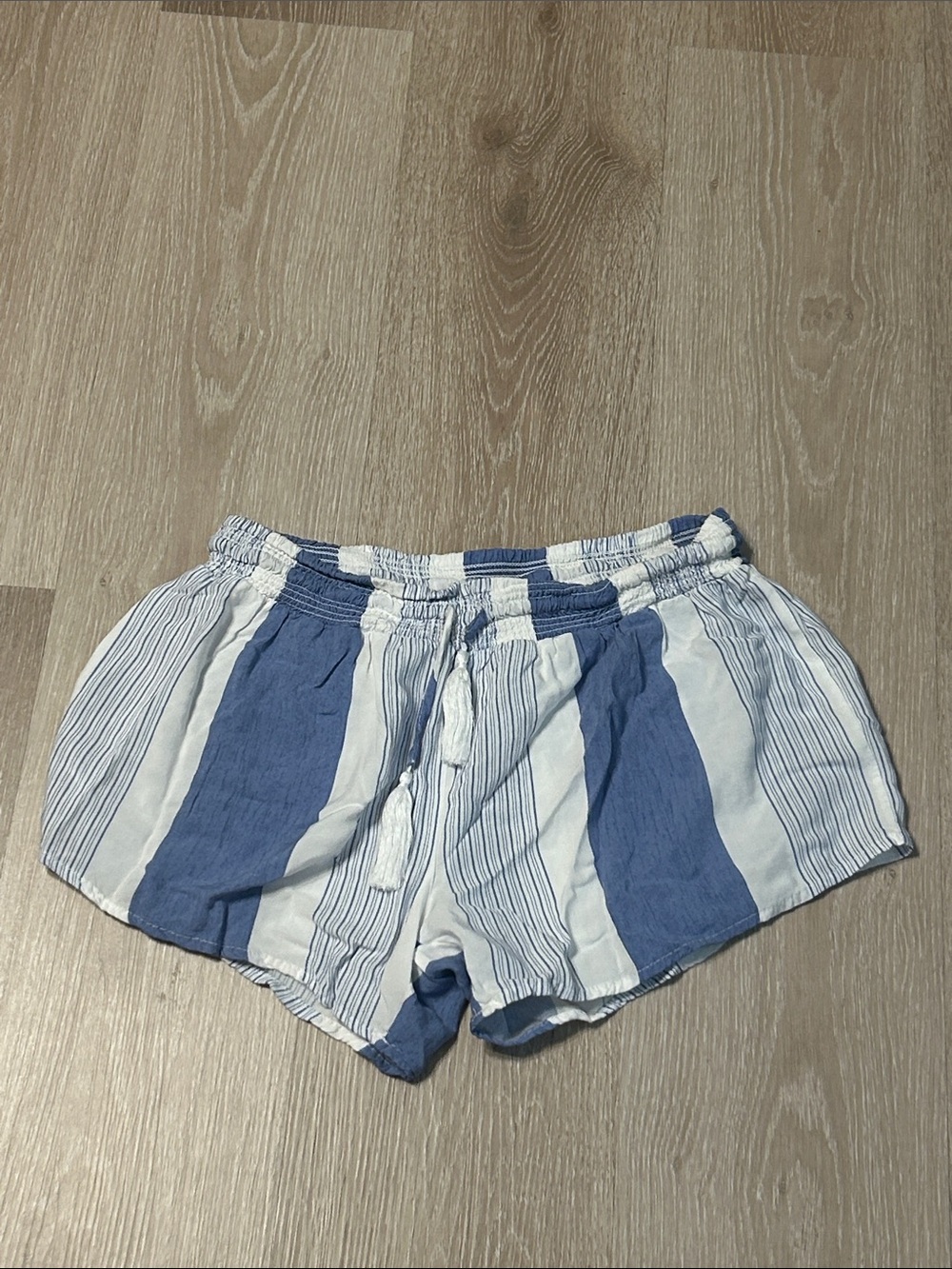 Ocean Drive Striped Casual Smocked Waistband Shorts w Fringed Strings sz L